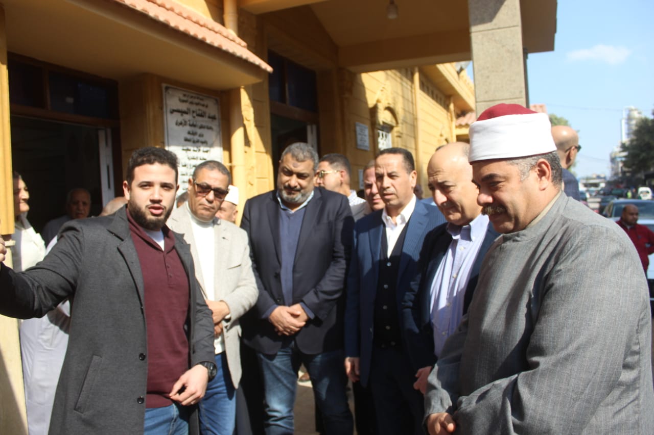تيتان مصر تنفذ مشروعات تنمية تلامس حياة قاطني وادي القمر وتفتتح مسجداً 