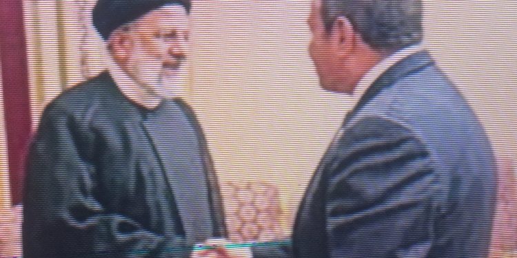 جيروزاليم تنشر صورة ارشيفية للسيسي ورئيس ايران الراحل