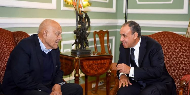 وزير الخارجية يستقبل الدكتور مجدي يعقوب