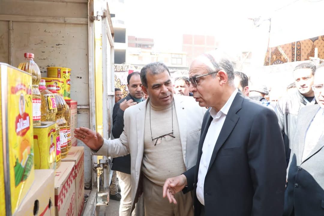 محافظ المنيا يفتتح سوق اليوم الواحد بمركز بني مزار 