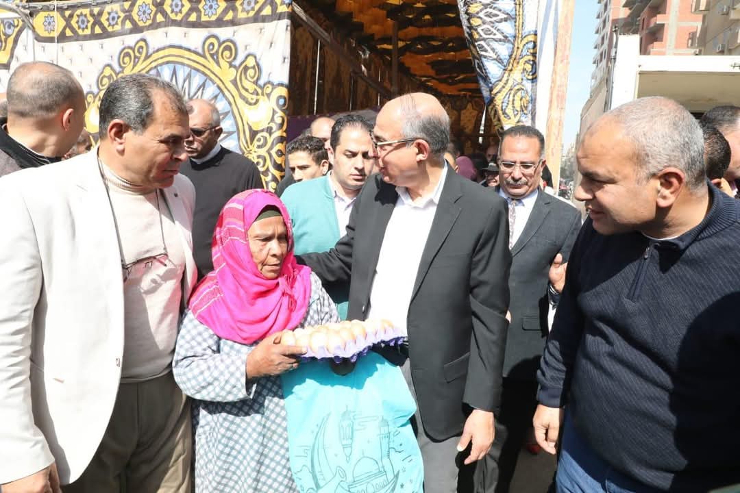 محافظ المنيا يفتتح سوق اليوم الواحد بمركز بني مزار 