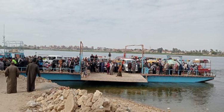 معدية كفر منصور التي اصابها العطل الفني جنوب بني سويف