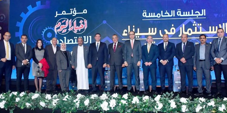 جانب من مشاركة محافظ جنوب سيناء في الجلسة الحوارية