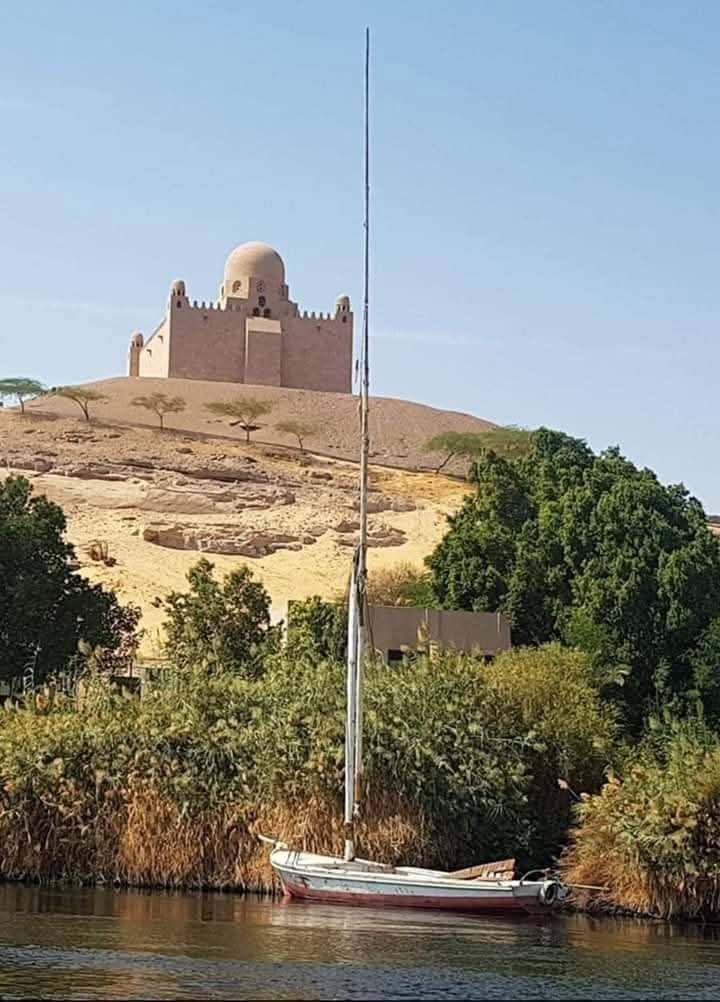 مقبرة الأغاخان في أسوان 
