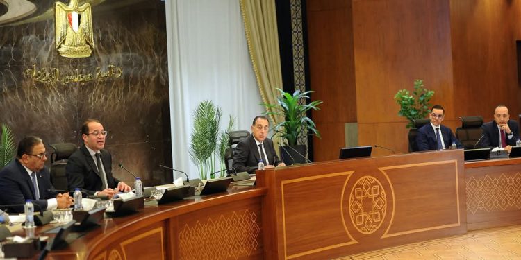 جانب من المؤتمر الصحفي لوزيرا المالية والاستثمار
