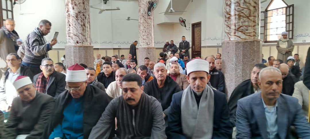 أثناء خطبة الجمعة بمسجد الرحمن الغربي ببسفا