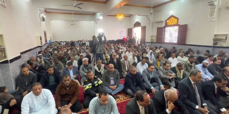 محافظ قنا يفتتح مسجد الدكتور محمود بكري بـ” المعنا ” وشقيقه يشيد بمواقفه الوطنية