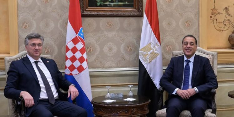 مدبولي يستقبل نظيره رئيس وزراء كرواتيا والوفد المرافق له 