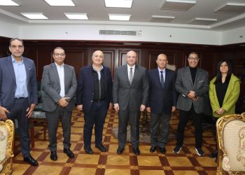جانب من لقاء محافظ بني سويف بمجموعة تيتان مصر