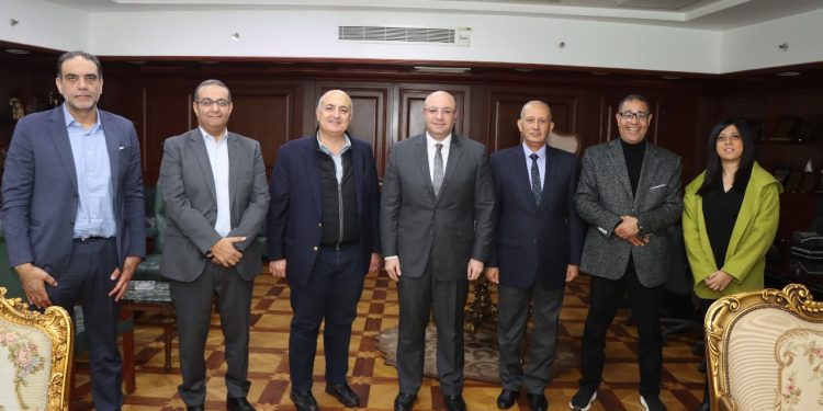 جانب من لقاء محافظ بني سويف بمجموعة تيتان مصر