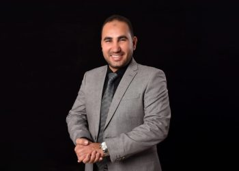 رئيس مجلس إدارة شركة كروان العقارية علي صالح