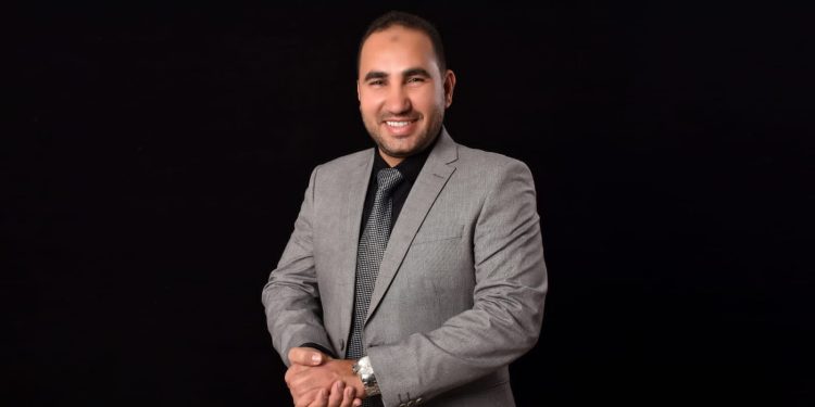 رئيس مجلس إدارة شركة كروان العقارية علي صالح