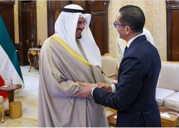 رئيس الوزراء الكويتي يستقبل وزير الاستثمار المصري في قصر بيان