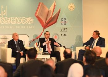 المستشار محمود فوزي في ندوة شباب الأحزاب والسياسيين بمعرض القاهرة الدولي للكتاب