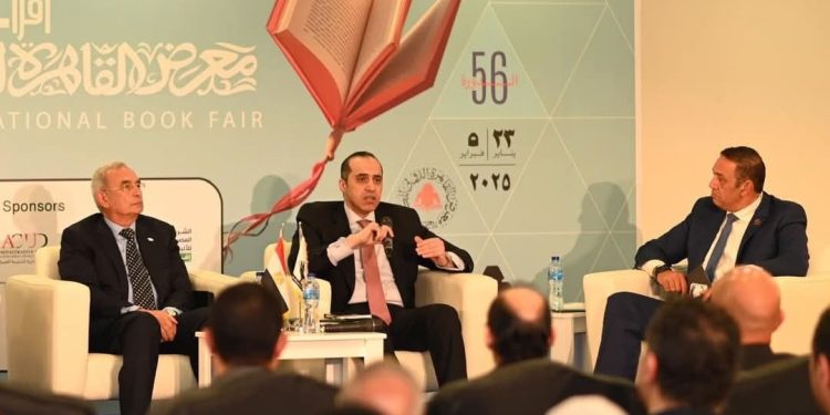 المستشار محمود فوزي في ندوة شباب الأحزاب والسياسيين بمعرض القاهرة الدولي للكتاب
