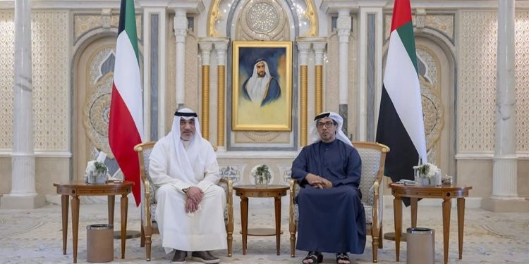 منصور بن زايد يستقبل وزير الداخلية الكويتي