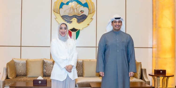 المطيري يستقبل وزيرة السياحة البحرينية فاطمة بنت جعفر الصيرفي