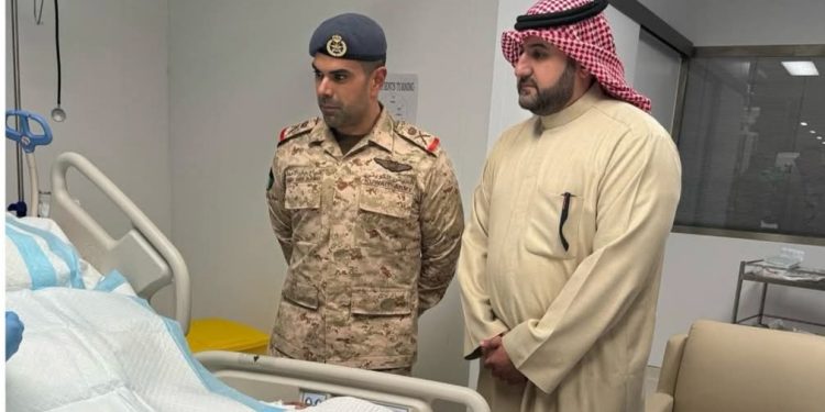 وكيل الدفاع الكويتي ونائب رئيس الأركان يزوران مصابي حادث " ملاحظ الصحراء 4 "