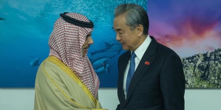 وزير الخارجية السعودي يلتقي نظيره الصيني على هامش اجتماع مجموعة العشرين⁩