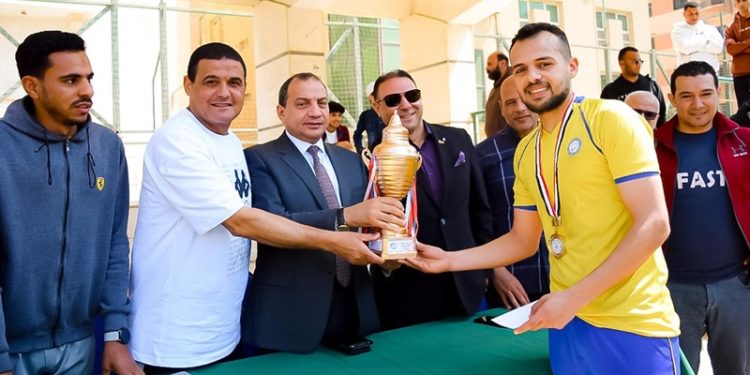 علوم الرياضة تحصد كأس رئيس الجامعة بعد تغلبها على الحقوق 3/1