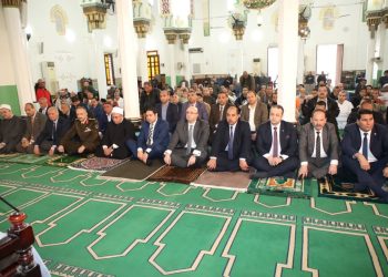 جانب من شعائر صلاة الجمعة بمسجد عمر بن عبد العزيز ببني سويف