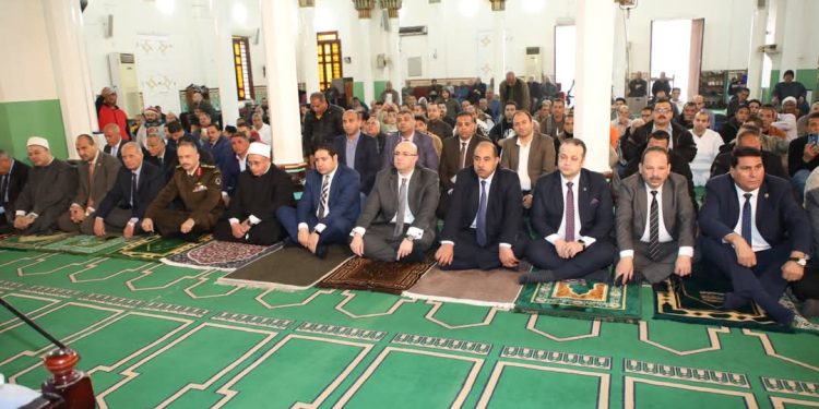 جانب من شعائر صلاة الجمعة بمسجد عمر بن عبد العزيز ببني سويف