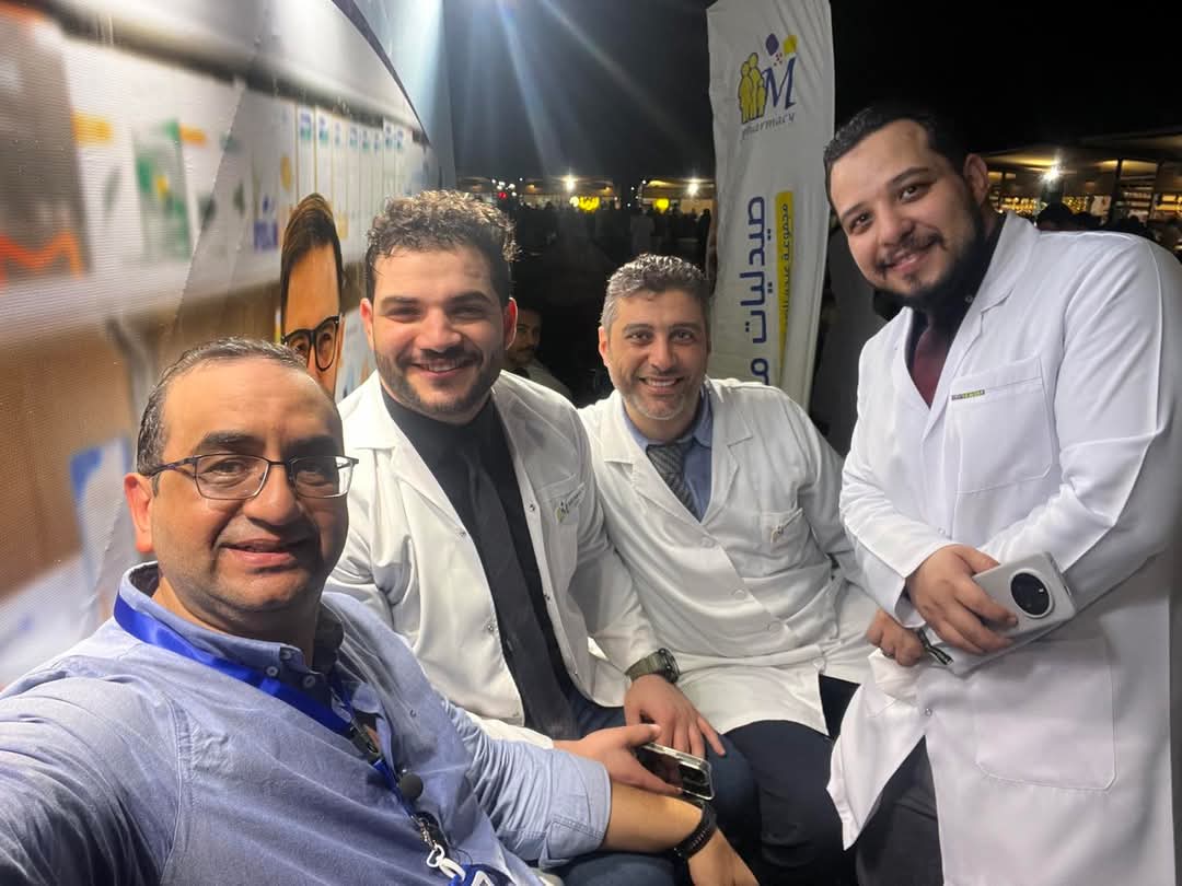 فريق عمل صيدليات معاذ 
