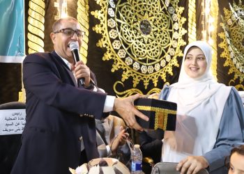 تكريم 700 من حفظة القرآن الكريم وأبطال أكتوبر ورحلتي عمرة في احتفالية كبرى بنادي الشبان