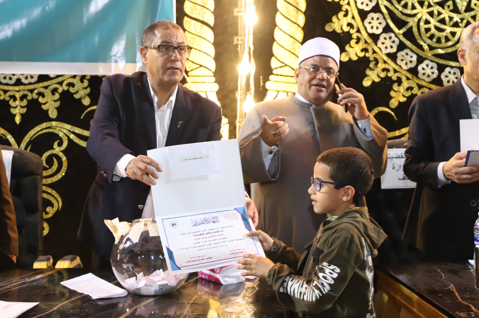 تكريم 700 من حفظة القرآن الكريم وأبطال أكتوبر ورحلتي عمرة في احتفالية كبرى بنادي الشبان