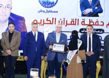 تكريم حفظة القرآن والأئمة