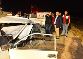 أسفر عن وفـ.اة شخصين وإصابة 11 أخرين..محافظ أسيوط يتفقد موقع حادث تصادم أتوبيس وسيارتين ملاكي
