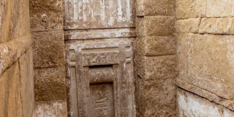 سقارة تبوح بأسرارها..تفاصيل الكشف عن مقبرة الأمير “وسر إف رع”
