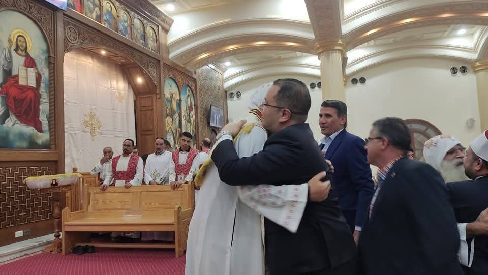 النائب محمد جنيدي أمين عام حزب الشعب الجمهوري ببني سويف أثناء تقديم التهنئة لقيادات الكنيسة بعيد القيامة المجيد 