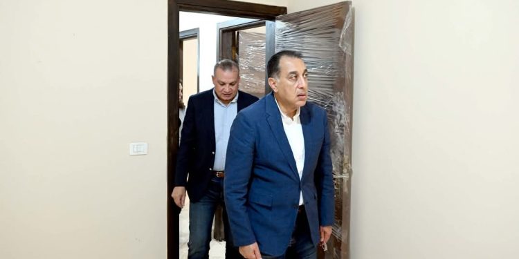 رئيس الوزراء يتفقد مشروع إسكان لمحدودي الدخل بـ العجيزي في الغربية