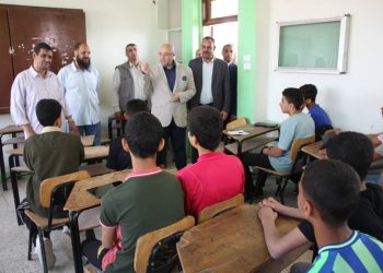 محافظ بني سويف دكتور محمد هاني غنيم أثناء تفقده المدرستين