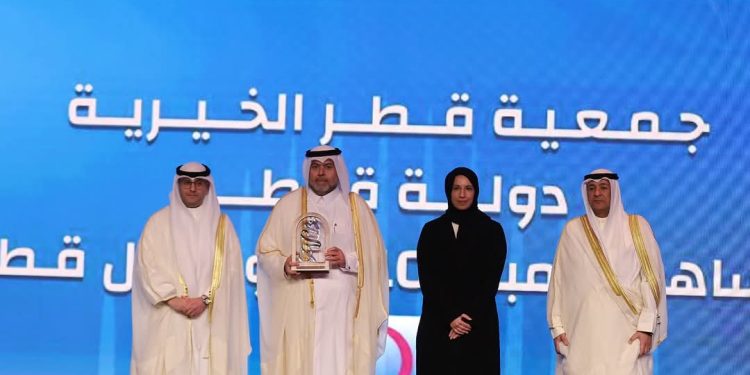 تكريم قطر الخيرية على هامش الاجتماع الـ23 لوزراء الإسكان في الكويت