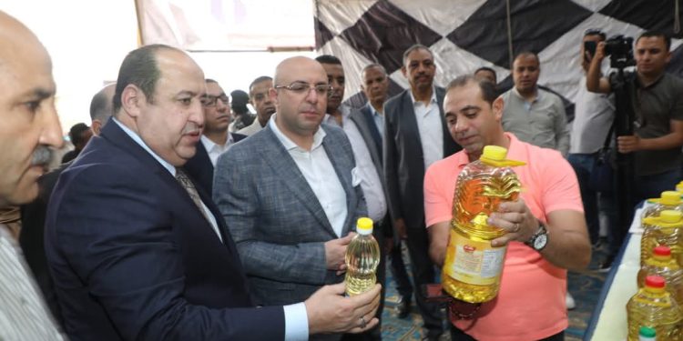بالتعاون مع الغرفة التجارية.. محافظ بني سويف يفتتح ثاني معرض للحوم والسلع ضمن سلسلة معارض "أضحى مبارك"