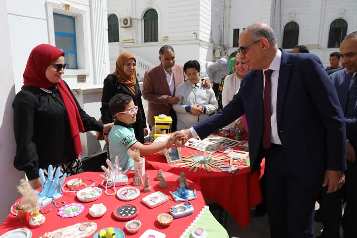 محافظ المتيا خلال مؤتمر التمكين الثقافي لذوي الاحتياجات 