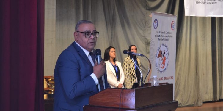 الدكتور خالد عباس حلمي، عميد كلية الطب البيطري بحامعة بنى سويف