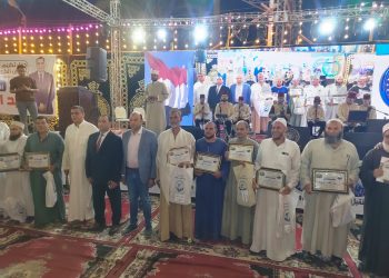 مؤسسة عبدالتواب مؤمن بمركز الواسطي تكرم محفظي القرآن