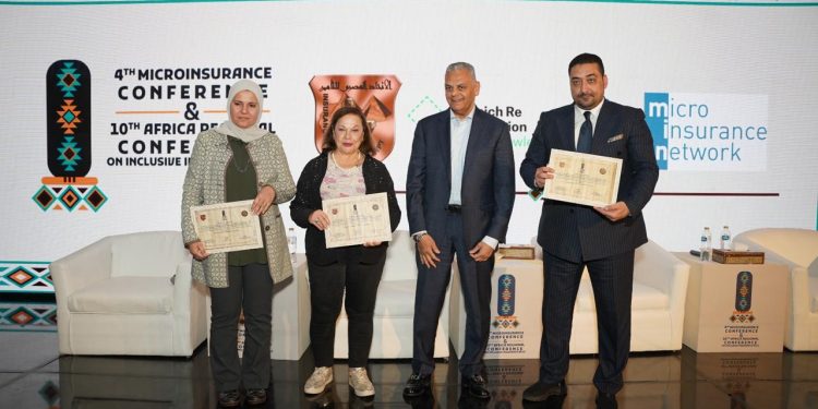 تكريم الصحفيين والإعلاميين في مؤتمر التأمين متناهي الصغر والشمول التأميني