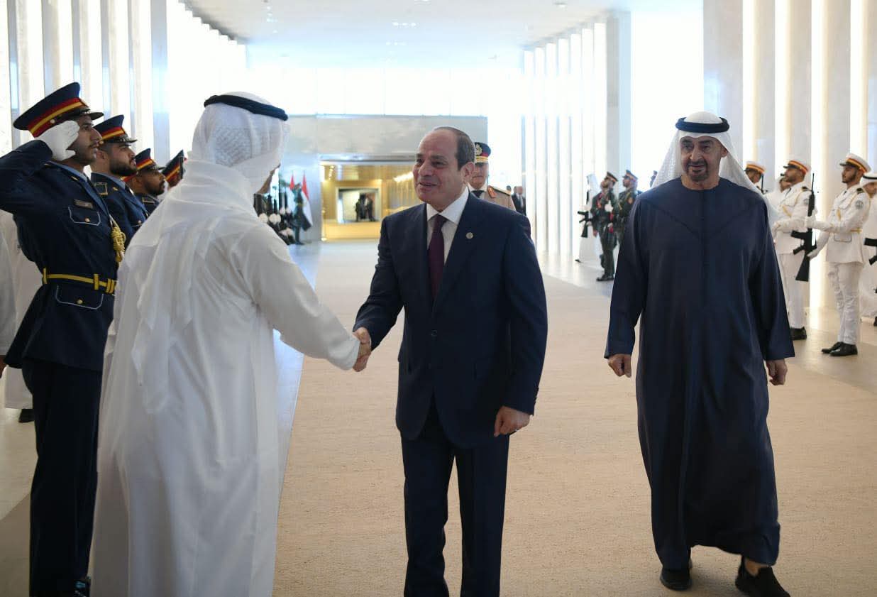 رئيس دولة الإمارات العربية يستقبل نظيره المصري ويعقدا إجتماعا في قصر الشاطئ