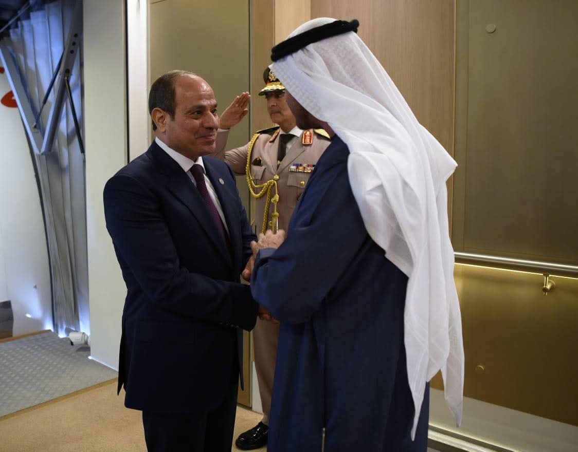 رئيس دولة الإمارات العربية يستقبل نظيره المصري ويعقدا إجتماعا في قصر الشاطئ