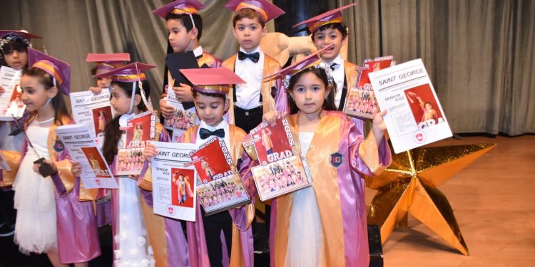 تراهم كالفراشات..سان جورج الدولية ببني سويف تحتفل بتخرج Kg2 وطلاب الصف السادس الإبتدائي