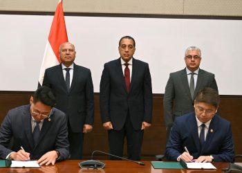 باستثمارات قدرها 200 مليون دولار..رئيس الوزراء يشهد توقيع مشروع مجمع صناعي لإنتاج مستلزمات الطاقة الشمسية