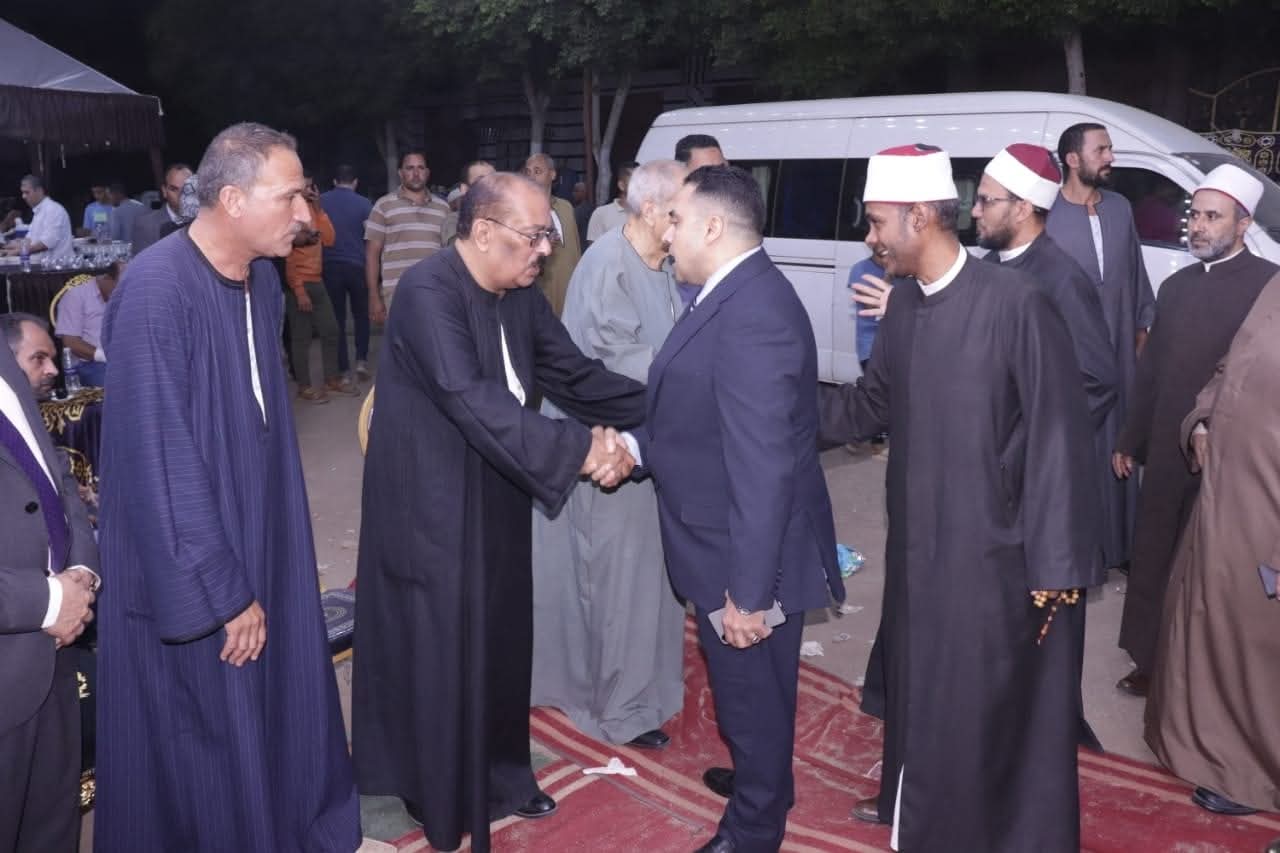 وفد من الأوقاف يؤدون واجب العزاء في شهيدات حادث المنوفية