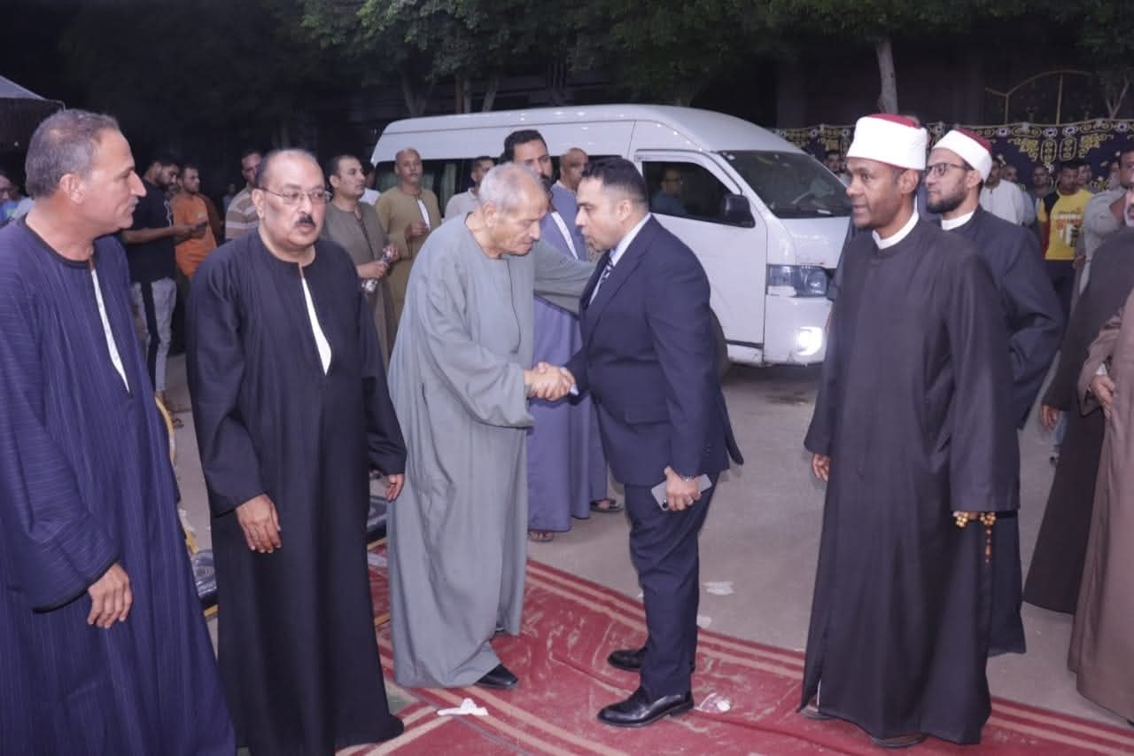 وفد من الأوقاف يؤدون واجب العزاء في شهيدات حادث المنوفية