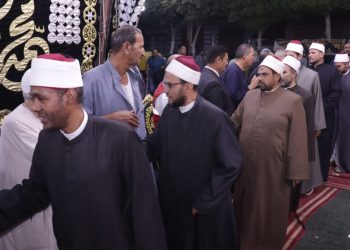 وفد من الأوقاف يؤدون واجب العزاء في شهيدات حادث المنوفية