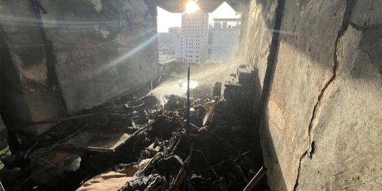 حريق شقتين بعمارة في منطقة الرقعي بالكويت