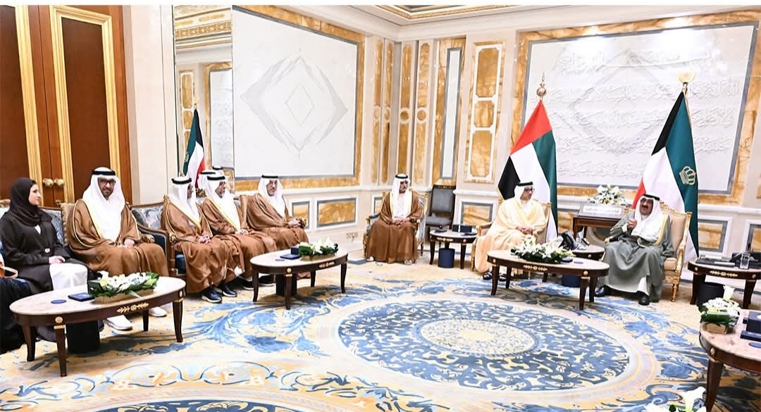 أمير الكويت يستقبل نائب رئيس الوزراء الإماراتي بقصر بيان